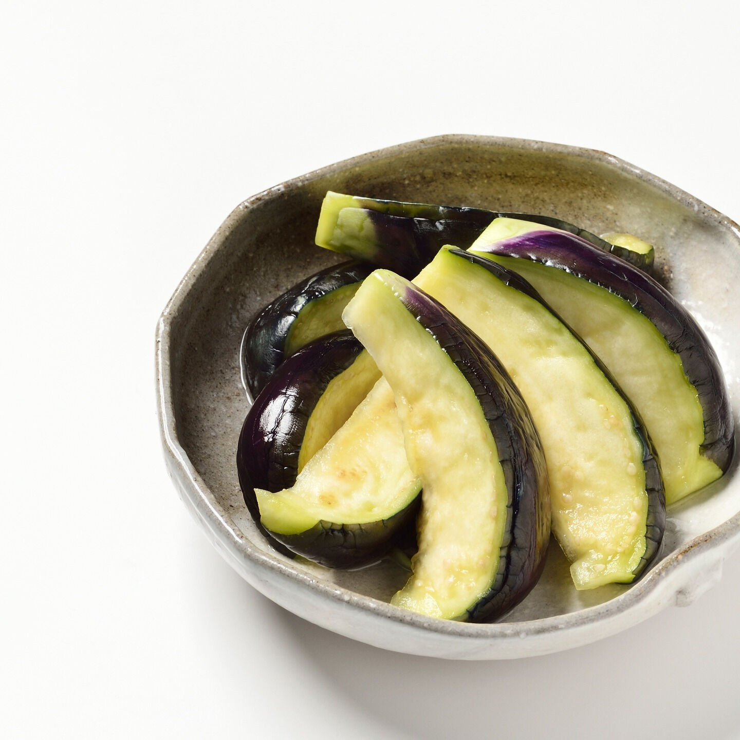 今が旬の絶品、季節限定のお漬物「水なす」のご紹介です🍆✨